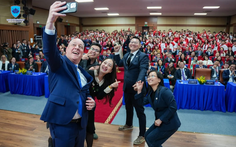 Thủ tướng New Zealand Christopher Luxon tới thăm Việt Nam